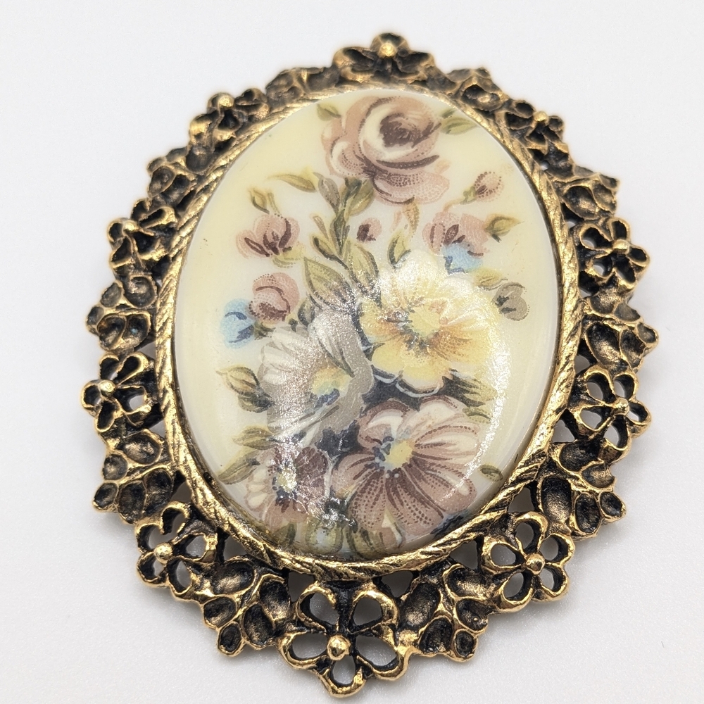 5 Vintage Gold Tone Brooches/Pendants - Picture 3 of 7